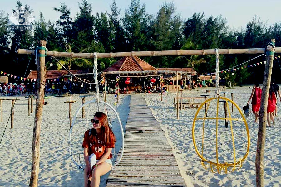 Checkin bãi biển Cảnh Dương Huế với những chiếc xích đu xinh xắn Checkin bãi biển Cảnh Dương Huế với những chiếc xích đu xinh xắn
