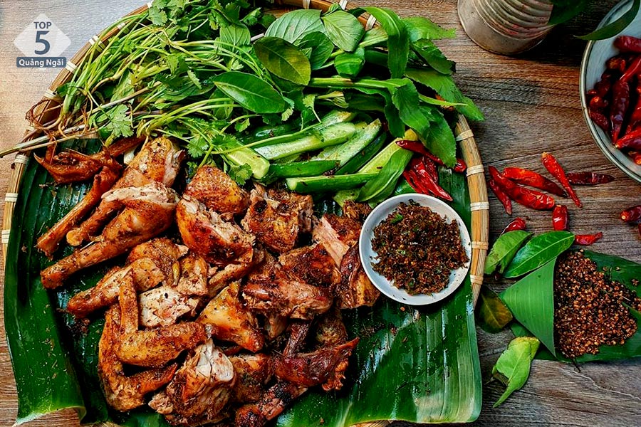 Gà nướng muối cheo là món ăn mang đậm hương vị truyền thống của Quảng Bình nhất định phải thử khi đến biển Đá Nhảy Gà nướng muối cheo là món ăn mang đậm hương vị truyền thống của Quảng Bình nhất định phải thử khi đến biển Đá Nhảy