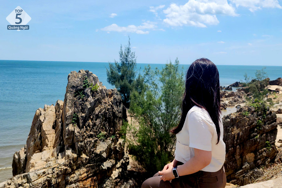 Ngắm nhìn biển trời bao la từ mỏm đá nhảy Quảng Bình để tận hưởng trọn vẹn hơi thở của thiên nhiên Ngắm nhìn biển trời bao la từ mỏm đá nhảy Quảng Bình để tận hưởng trọn vẹn hơi thở của thiên nhiên