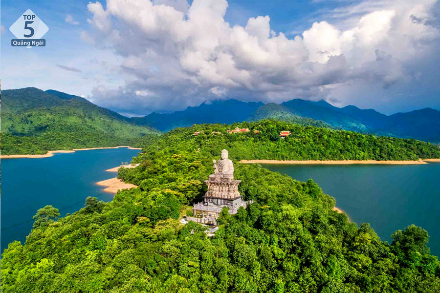 Núi Bạch Mã sở hữu khí hậu ôn hòa là nơi yêu thích của các tín đồ trekking Núi Bạch Mã sở hữu khí hậu ôn hòa là nơi yêu thích của các tín đồ trekking