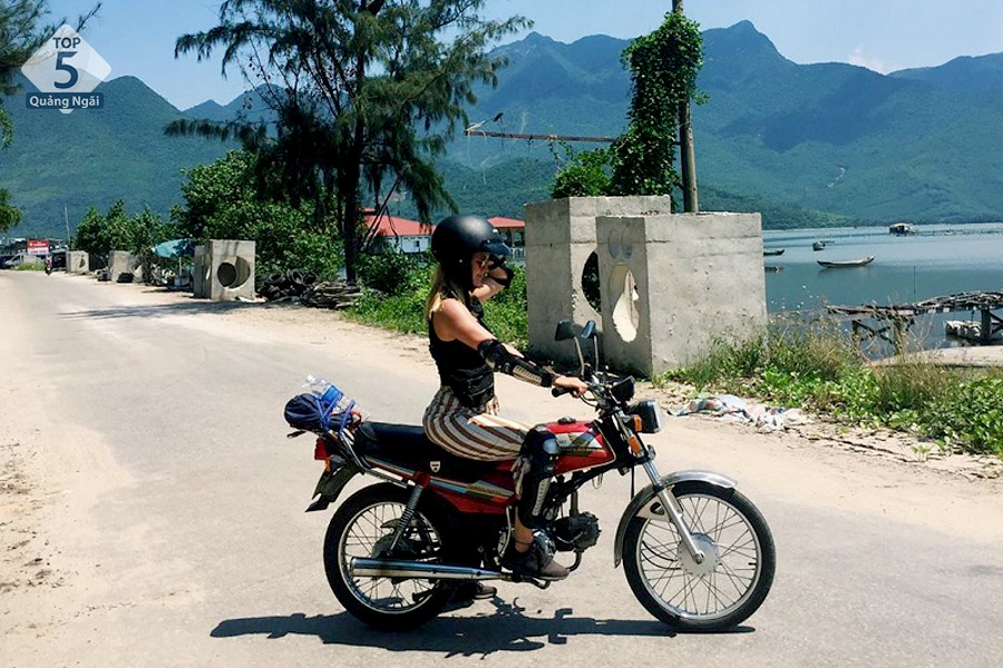 Bạn có thể di chuyển đến biển Lộc Bình Huế bằng phương tiện cá nhân