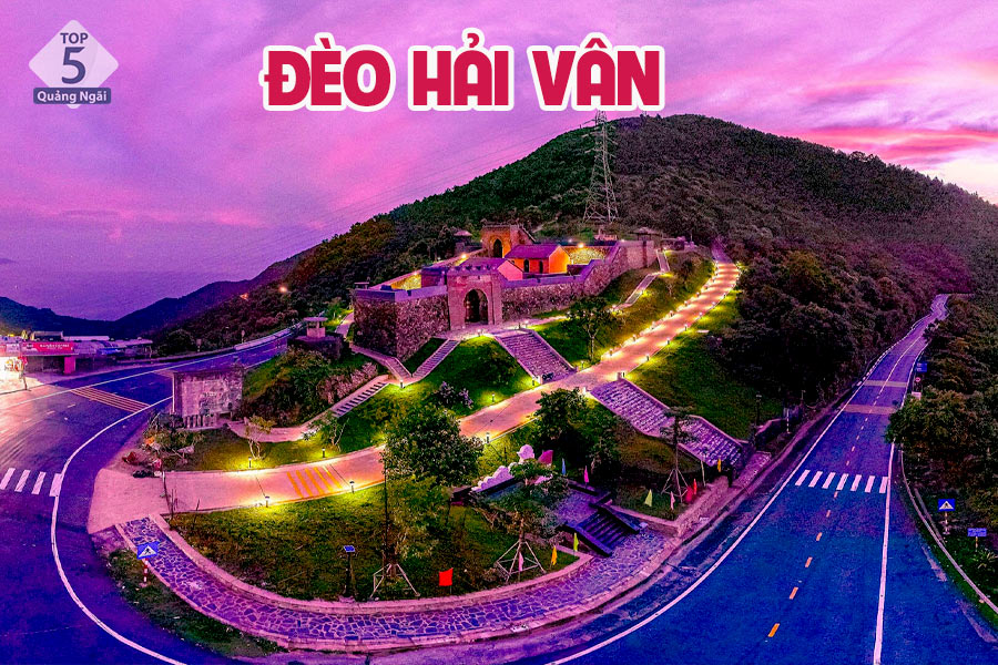 Từ đỉnh đèo Hải Vân bạn có thể chiêm ngưỡng toàn cảnh vịnh Đà Nẵng tuyệt đẹp