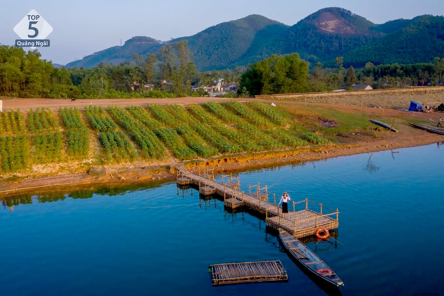 Vẻ đẹp hoang sơ, hùng vĩ tại hồ Khe Ngang ở Huế