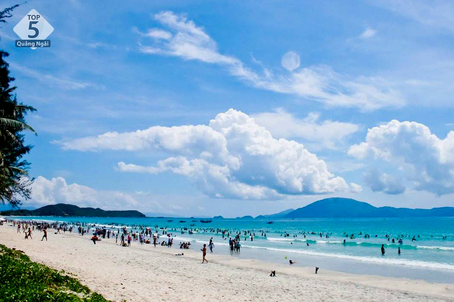 Bãi tắm Bắc Mỹ An là nơi tắm biển lý tưởng nhờ vào bãi cát trắng mịn cùng làn nước trong veo Bãi tắm Bắc Mỹ An là nơi tắm biển lý tưởng nhờ vào bãi cát trắng mịn cùng làn nước trong veo